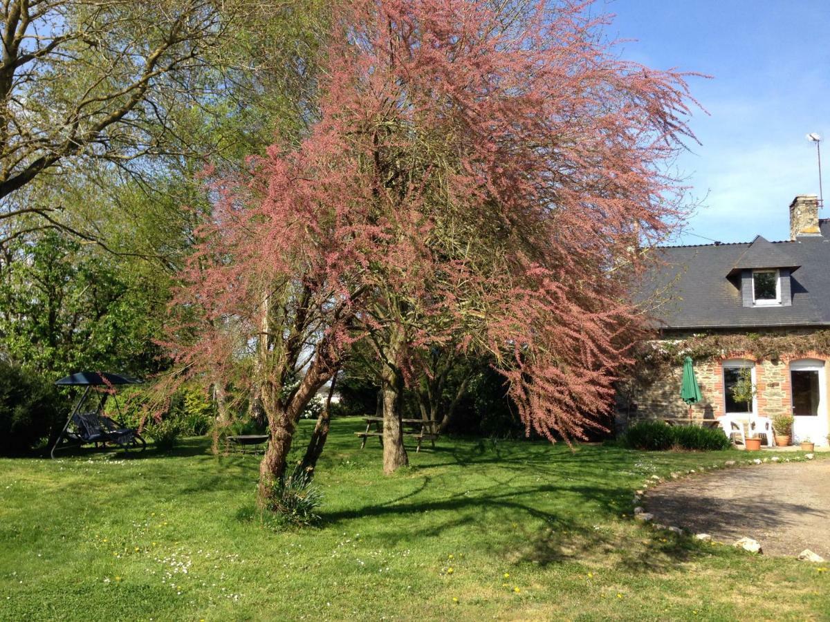 La Ville De Mainguy Josselin Kültér fotó