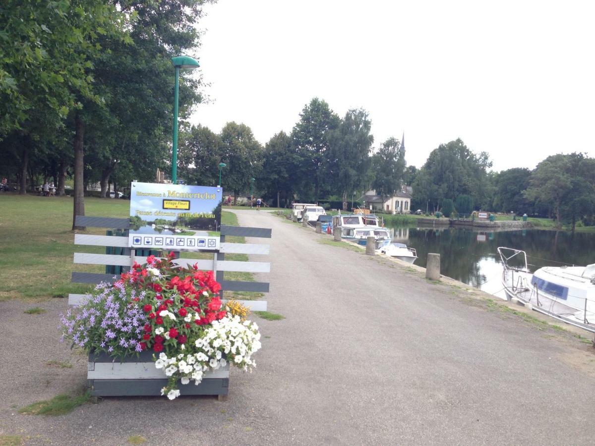 La Ville De Mainguy Josselin Kültér fotó