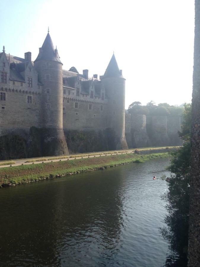 La Ville De Mainguy Josselin Kültér fotó